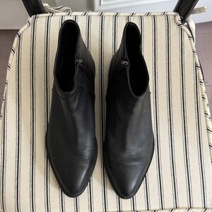 Via Spiga Black Leather Ankle Booties